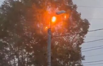 Во время урагана в Твери вспыхнувший провод чуть не устроил сильный пожар