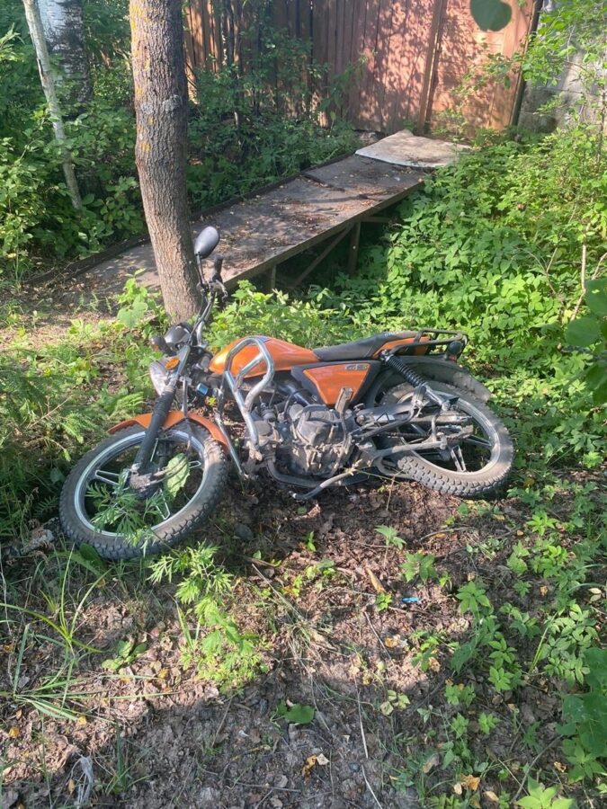 В Тверской области подросток перевернулся на мопеде