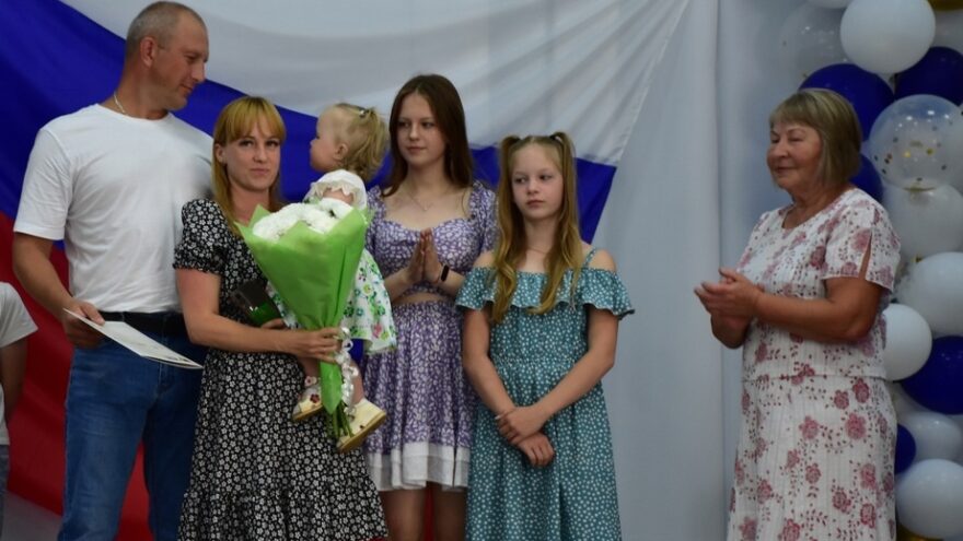 В День семьи, любви и верности по всей стране проходят праздничные мероприятия В День семьи, любви и верности по всей стране проходят праздничные мероприятия