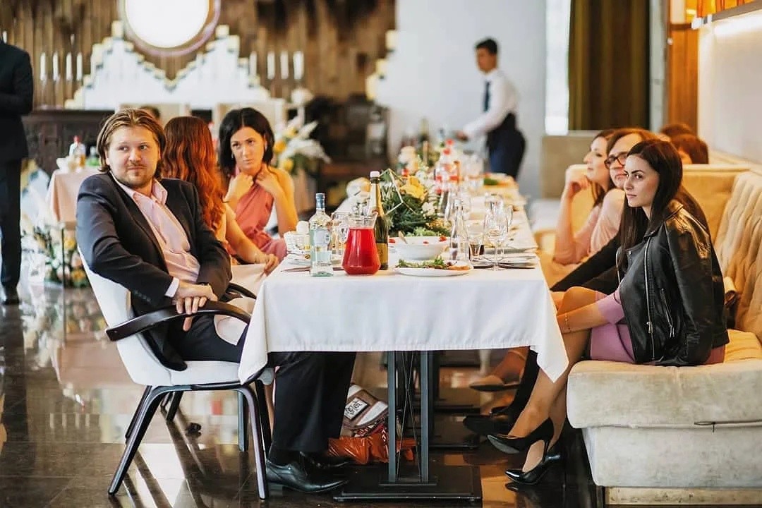 Жителей Тверской области приглашают в дорогой ресторан для съемок в кино