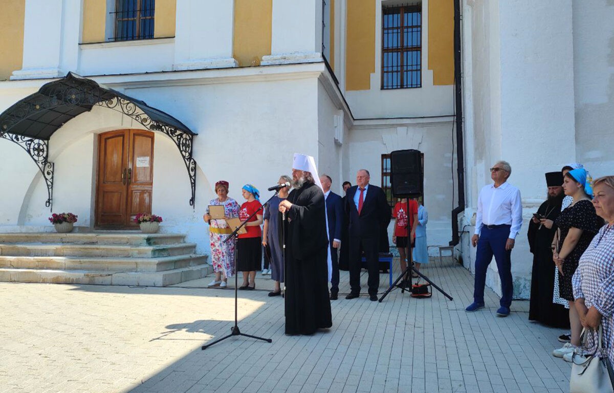 В День памяти святителя Иова в Старице напутствовали выпускников школ