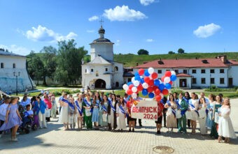В День памяти святителя Иова в Старице напутствовали выпускников школ В День памяти святителя Иова в Старице напутствовали выпускников школ