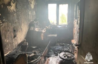 В многоэтажном доме в Твери сгорела квартира В многоэтажном доме в Твери сгорела квартира