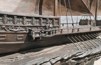 Вандалы добрались и до макета галеры "Тверь" в Горсаду