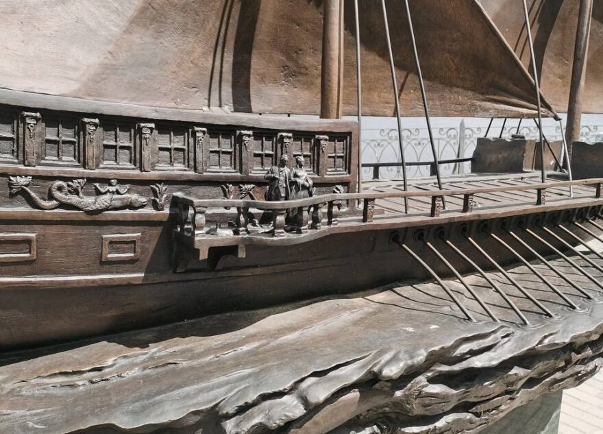 Вандалы добрались и до макета галеры "Тверь" в Горсаду