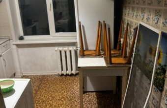 В Твери из окна третьего этажа выпал маленький ребенок