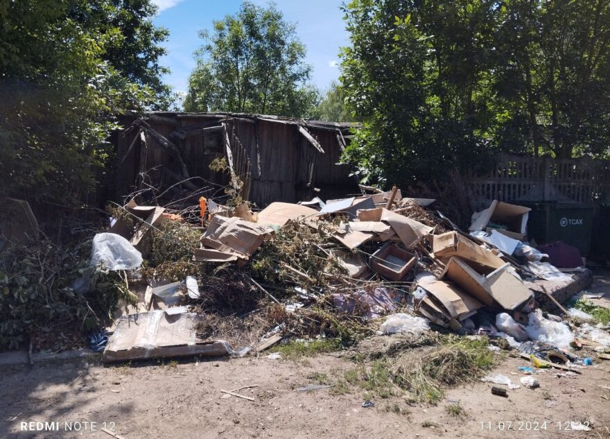 В Тверской области из-за огромной свалки пропахла вся округа