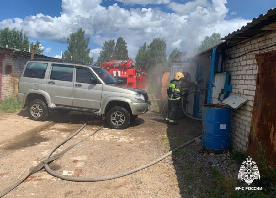 В Тверской области из-за замыкания почти сгорел гараж