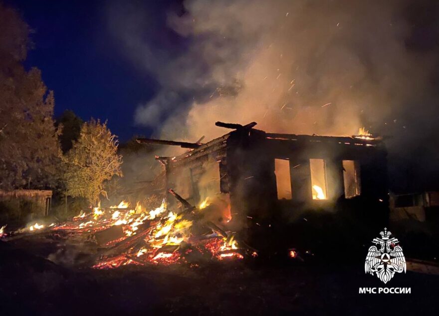 Ночью в Тверской области сгорел дом