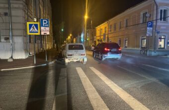 В центре Твери парень на Ниве сбил велосипедиста