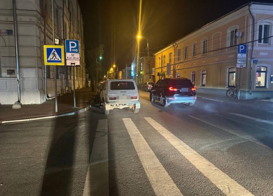 В центре Твери парень на Ниве сбил велосипедиста