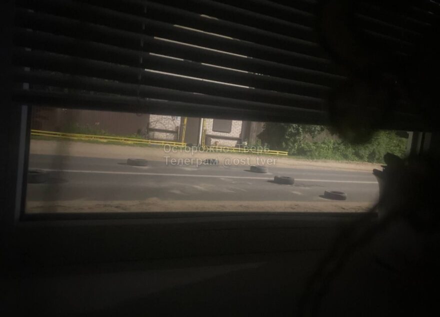 Ночью пьяный мужчина перекрыл дорогу в Твери