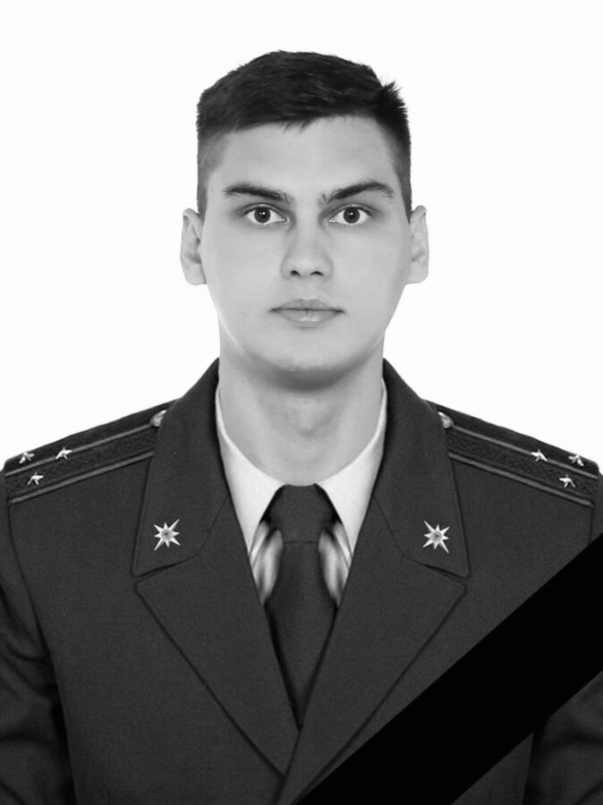 Сотрудник МЧС, провалившийся в кипяток под грунт в Твери, скончался