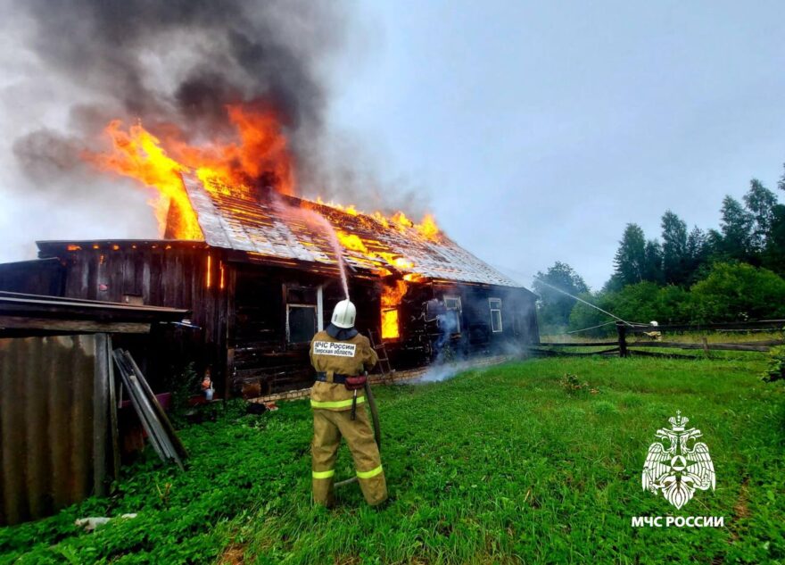 В Тверской области сгорела квартира в жилом доме