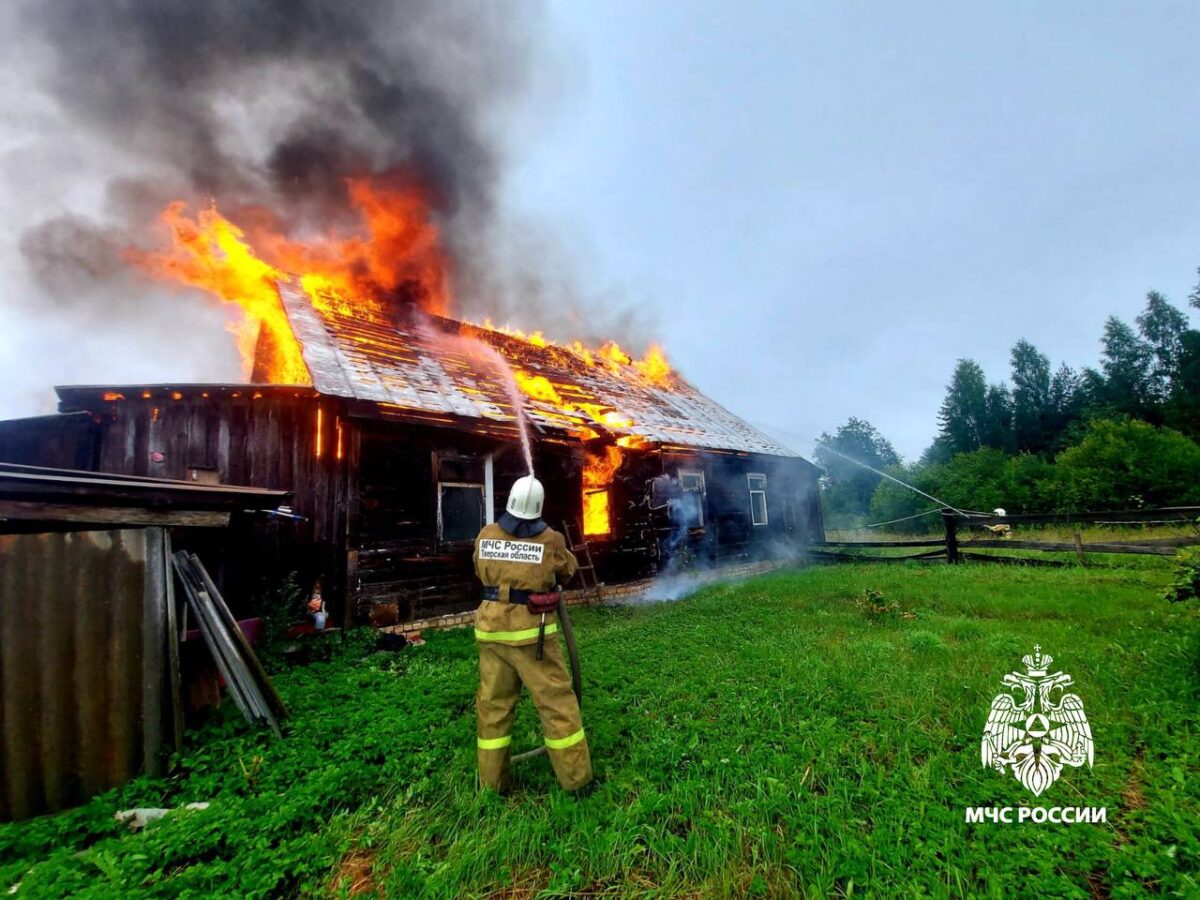В Тверской области сгорела квартира в жилом доме