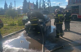 В Твери пожарные тушили загоревшийся BMW В Твери пожарные тушили загоревшийся BMW