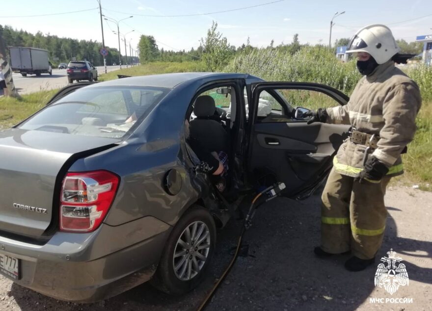 В Тверской области деблокировали 83-летнюю женщину, пострадавшую в ДТП В Тверской области деблокировали 83-летнюю женщину, пострадавшую в ДТП
