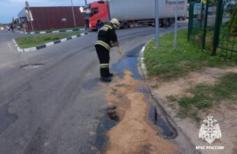 Пожарные ликвидировали последствия ДТП на заправке в Тверской области Пожарные ликвидировали последствия ДТП на заправке в Тверской области