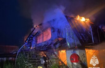 Ночью под Тверью сгорело заброшенное здание