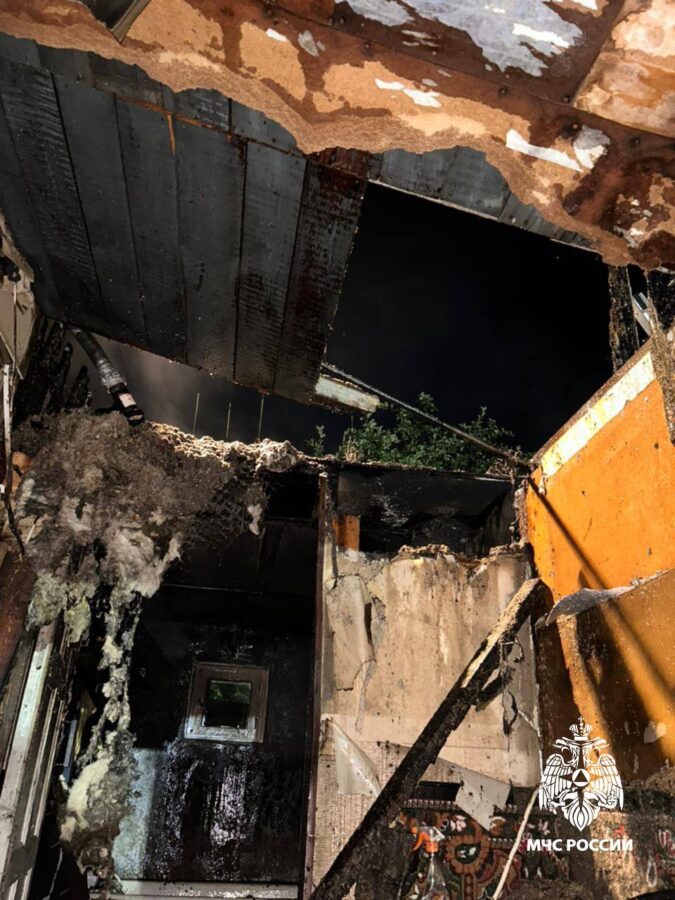 Ночью в Тверской области пожарные потушили загоревшийся жилой дом