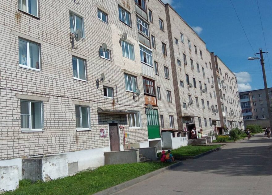 7-летняя девочка выпала из окна дома в Тверской области