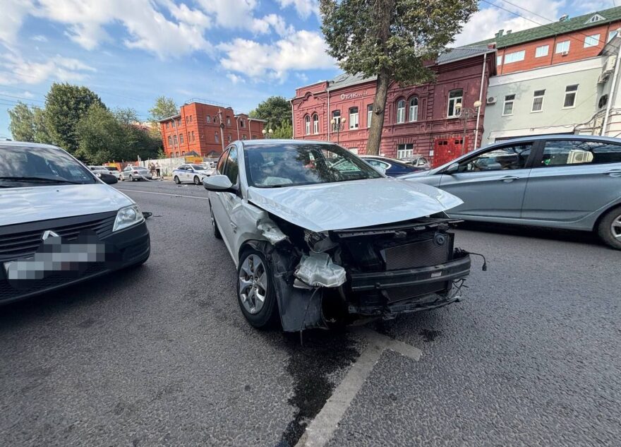 В Твери водитель спровоцировал ДТП и попал в больницу