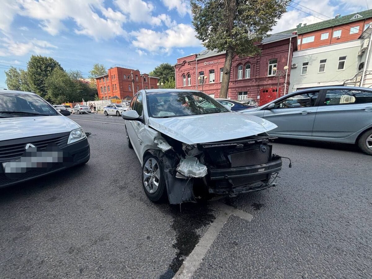 В Твери водитель спровоцировал ДТП и попал в больницу