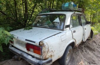 ВАЗ "протаранил" дерево в Твери, есть пострадавшая