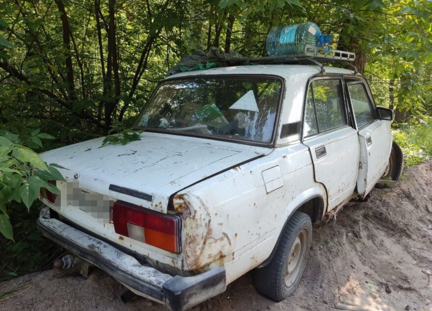 ВАЗ "протаранил" дерево в Твери, есть пострадавшая