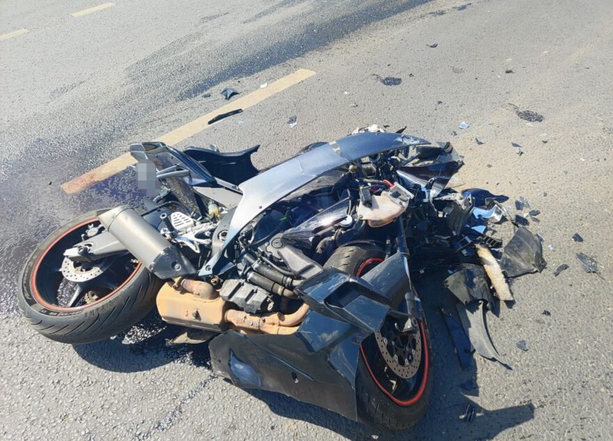 Мотоциклист без прав попал в больницу после ДТП в Твери