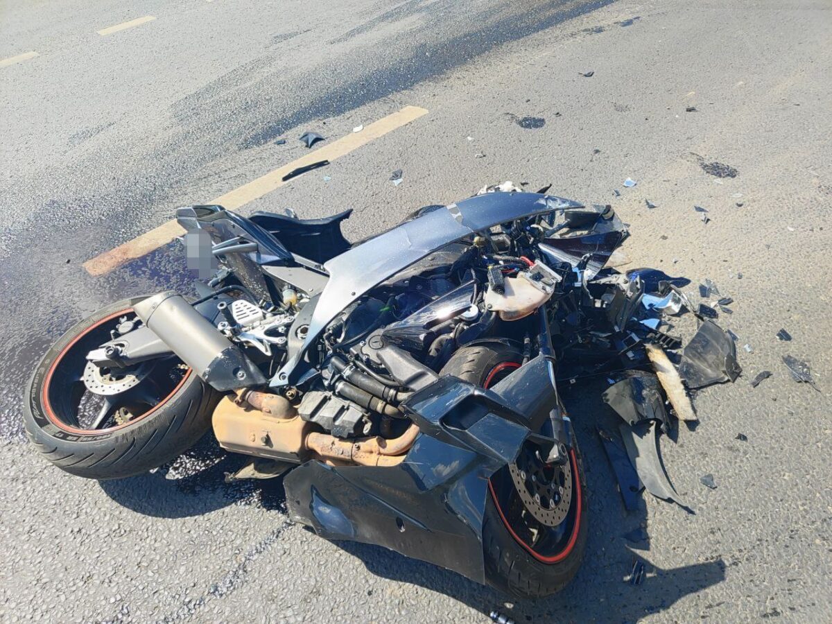 Мотоциклист без прав попал в больницу после ДТП в Твери