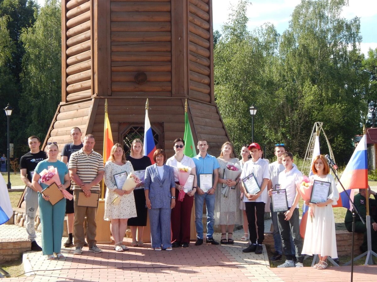 В Торопецком округе на Дне молодежи прошел фестиваль «ZA- Родину»