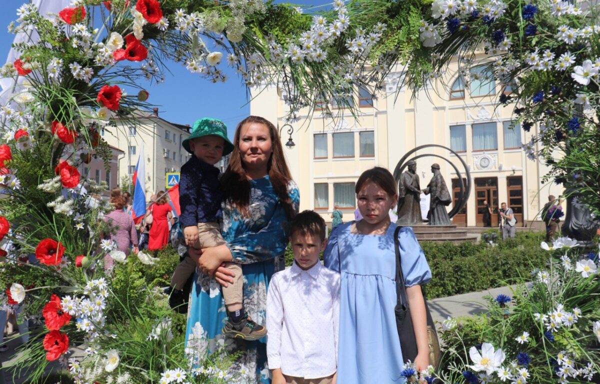 Лихославльская многодетная семья приняла участие в Параде семьи