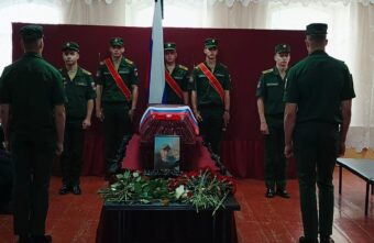 В Тверской области проводили в последний путь погибшего в зоне СВО Дмитрия Большакова В Тверской области проводили в последний путь погибшего в зоне СВО Дмитрия Большакова