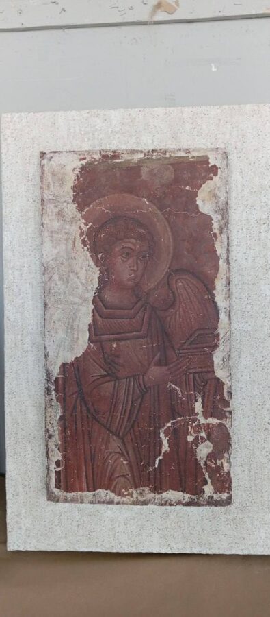 В Тверь привезли уникальные фрески XVII века