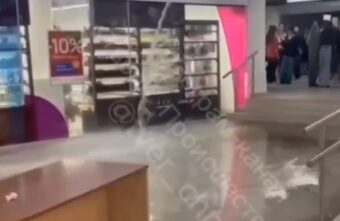 В День города в Твери затопило торговый центр В День города в Твери затопило торговый центр