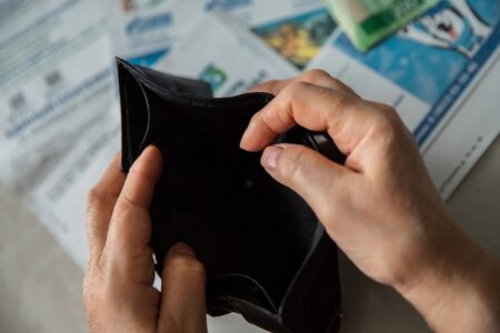 С россиян хотят взыскивать долги за ЖКУ без суда