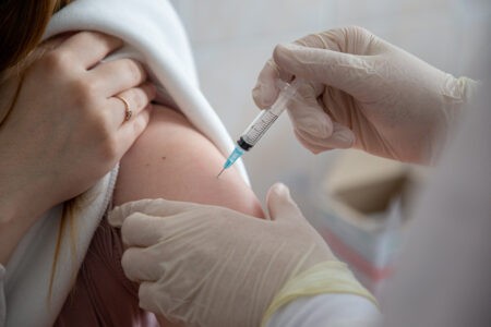 В конце 2025 года в России планируют создать вакцину от туберкулеза