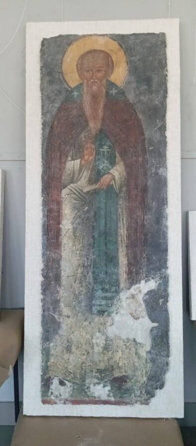 В Тверь привезли уникальные фрески XVII века