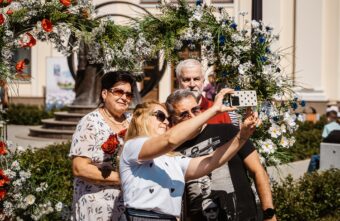 Парад семей, вручение медалей, праздничный концерт: в Тверской области отмечают День семьи, любви и верности