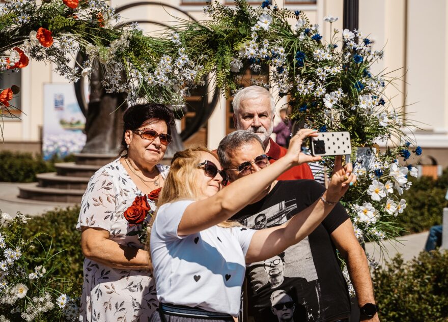 Парад семей, вручение медалей, праздничный концерт: в Тверской области отмечают День семьи, любви и верности