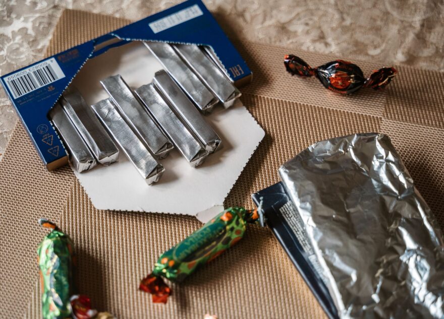 Россиян предупредили об опасном виде конфет