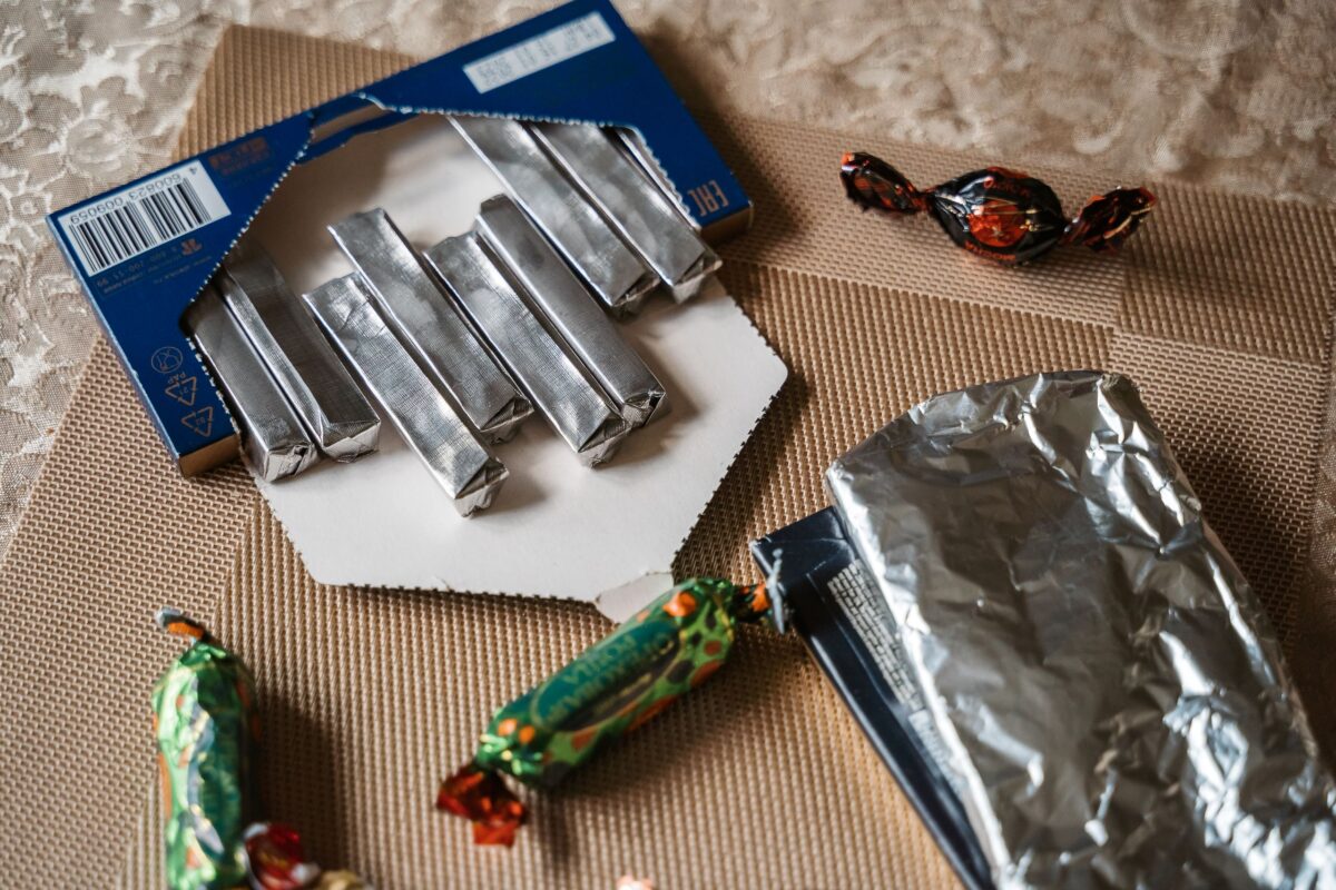 Россиян предупредили об опасном виде конфет