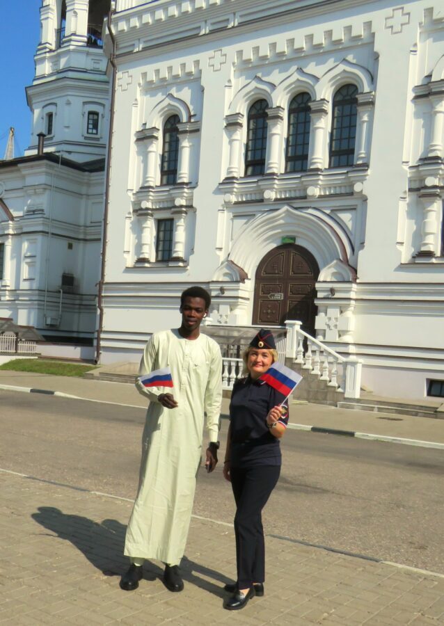 В Твери на железнодорожном вокзале прошла патриотическая акция «Флаг России - наша гордость»