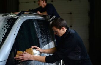 Автоэксперт запретил мыть машину из ведра с водой Автоэксперт запретил мыть машину из ведра с водой