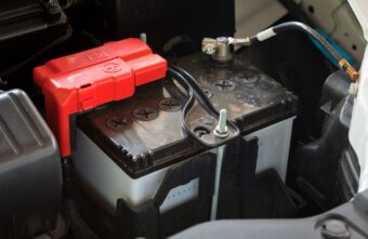 Эксперт запретил водителям заряжать аккумулятор от машины дома Эксперт запретил водителям заряжать аккумулятор от машины дома