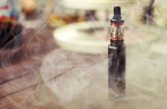 Россиянам рассказали, что пациентам с болезнью вейперов требуется госпитализация