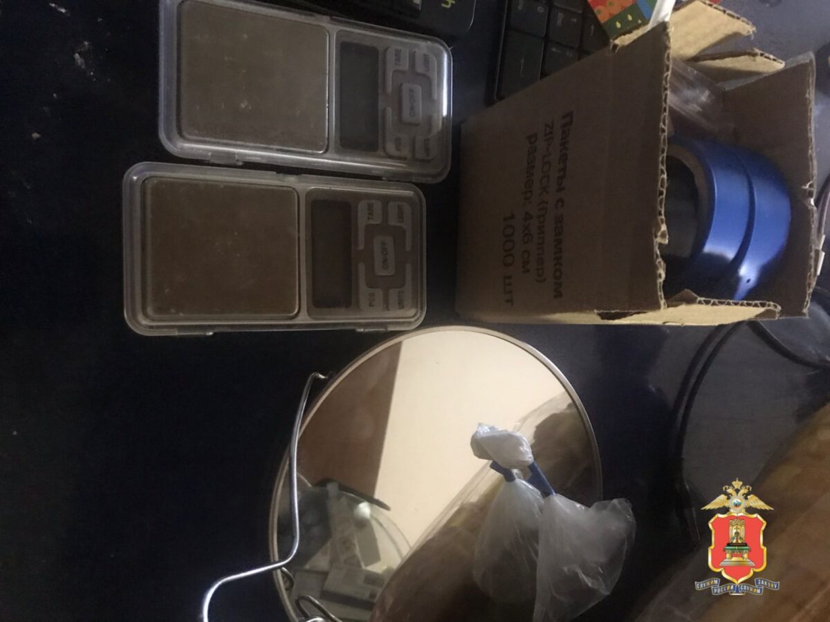 В Тверской области задержали парня и девушку с крупной партией метадона