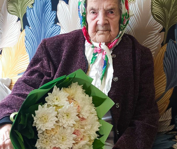 Игорь Руденя поздравил с днём рождения участницу ВОВ Веру Фёдоровну Савичеву со 101-летием