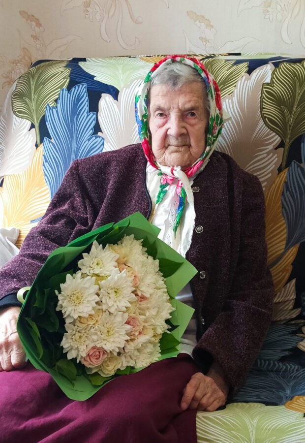 Игорь Руденя поздравил с днём рождения участницу ВОВ Веру Фёдоровну Савичеву со 101-летием